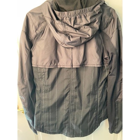 LULULEMON Size 6 Run Get up and glow black striped Jacket - Picture 4 of 10